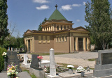 Dom smútku v katolíckej časti cintorína v Komárne