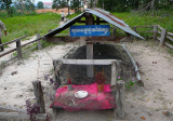 Pol Potov hrob v kambodžskej provincii Oddar Meanchey.  (zdroj: wikipedia)