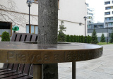 Časť nápisu na lavičke Václava Havla v Košiciach pripomína známy výrok nášho bývalého prezidenta.  (foto: Pavol Ičo) 