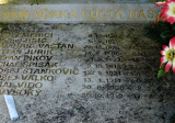 Mená obyvateľov obce Vyšná Slaná, ktorí padli v boji proti fašizmu, na pamätníku SNP. (foto: Pavol Ičo) 