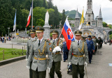 Čestná stráž OS SR na vojenskej púti v Lurdoch, foto Jozef Žiak