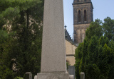 Návštevníci cintorína nemôžu obísť hrob českého hudobného skladateľa, tvorcu českej národnej hudby Bedřicha Smetanu (*2. marec 1824, Litomyšl – †12. máj 1884, Praha), ktorý v polovici októbra dostal nový pomník.