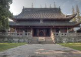 Konfuciánsky chrám na predmestí Šanghaja. (zdroj: en.wikipedia.org, autor fotografie: Coolmanjackey, fotografiu poskytol Pavol Ičo)