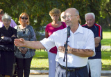 Ján Jendroľ ako zamestnanec letiska bol jedným z prvých, ktorí sa dostali na člnoch k lietadlu. Vo svojom príhovore spomínal na záchrannú akciu. 