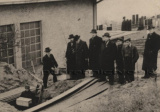 Ukladanie exhumovaných telesných pozostatkov 1942, poskytlo SNM, Viera Kamenická