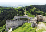 Čachtický hrad, pohľad na jedinú prístupovú cestičku, foto Pavel Ondera