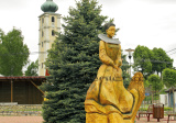 Námestie obce Čachtice, Alžbeta Báthoryová je turistickým ťahákom oblasti