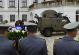 Príchod lafety na nádvorie Prezidentského paláca