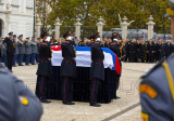 Počas rozlúčky sa ozývali salvy z nábrežia Dunaja