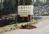 Nefunkčný vodovod je pozostatok predchádzajúceho správcu cintorínov
