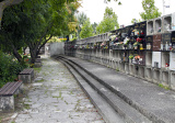 Nový cintorín na Bratislavskej ceste, urnová stena slúži zároveň ako plot cintorína