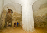 Pod celým kostolom v Ilave sa nachádzajú rozsiahle priestory. Aj tu sú uložené ľudské ostatky