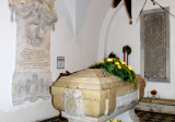 Rakva s ostatkami Imricha v mauzóleu nového evanjelického kostola, foto autor článku