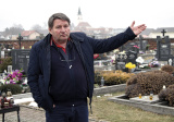 Vladimír Ecker na cintoríne v Kostolišti